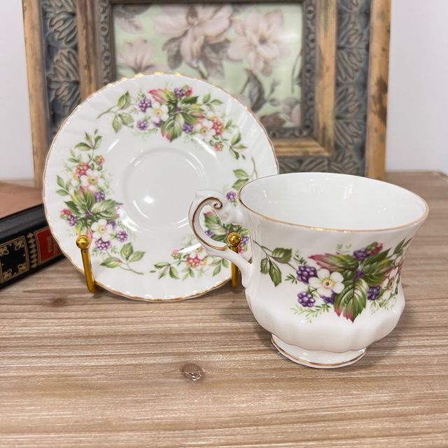 Taça e prato de porcelana inglesa Rosina