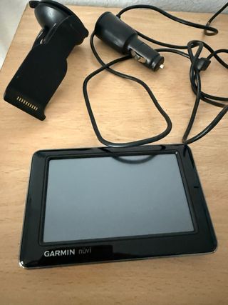 GPS Garmin Nüvi europa con soporte y cargador