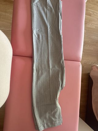 Pantalones Stradivarius grises raya diplomática T.