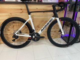 Bicicleta Carretera Massi Blanca y Negra