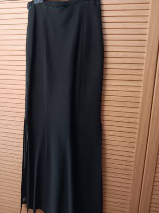 Conjunto chaqueta y falda negro con tornasol verde