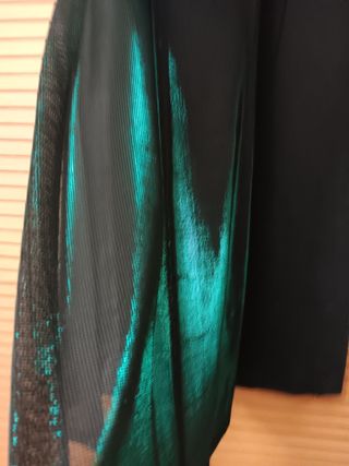 Conjunto chaqueta y falda negro con tornasol verde