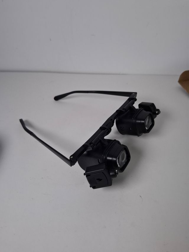 Lupa LED para Reparación de Relojes