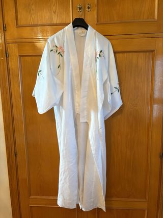 Kimono japonés bordado flores
