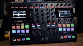 Controlador DJ Traktor Kontrol S5