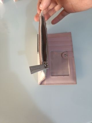 Carteira bege com detalhes em castanho