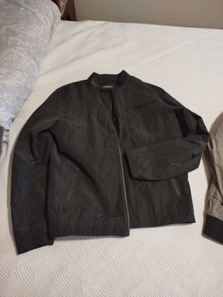 2 Cazadoras hombre beige y negra