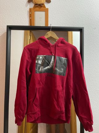 Sudadera Roja con Estampado marca 2 pac 