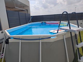 Piscina desmontable Intex
 

