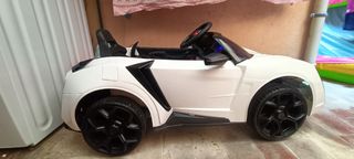 Coche eléctrico infantil deportivo