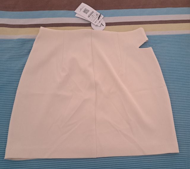 Minifalda beige Stradivarius