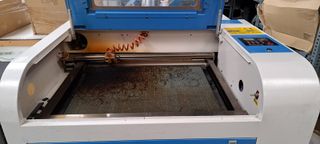 Máquina Láser Grabado y Corte 60x40cm