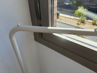 Perchero metálico beige