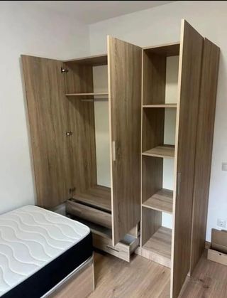 Armario de madera color beige
