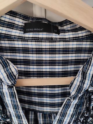 Camisa de cuadros azul y blanca