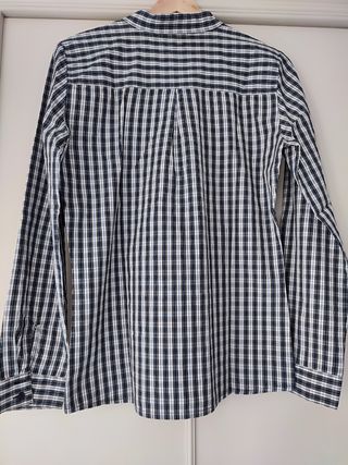 Camisa de cuadros azul y blanca