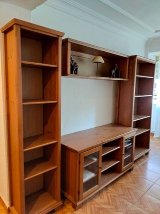 Mueble de salón madera y cristal