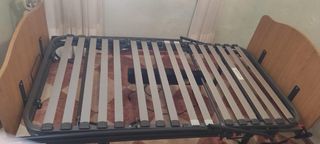 Cama articulada metálica y madera