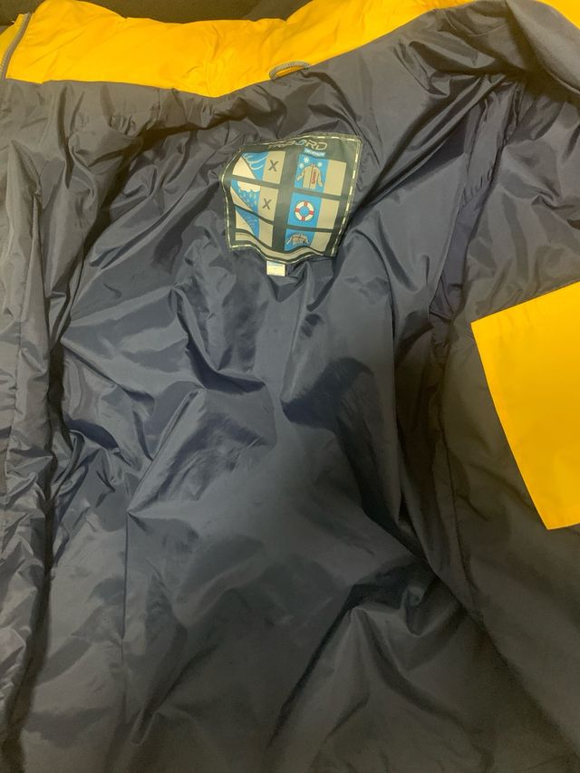 Chaqueta chubasquero Tribord azul y amarillo