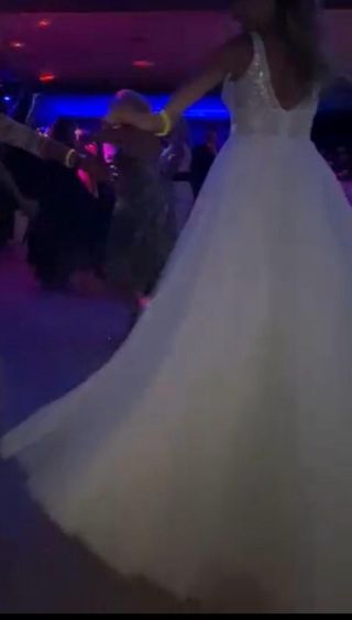 Elegante vestido de novia blanco