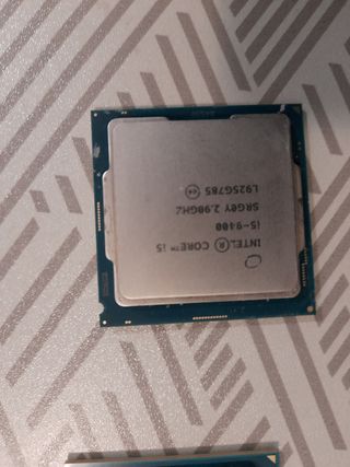 Lote  Procesadores AMD Intel
i5 9 generación 
AMD