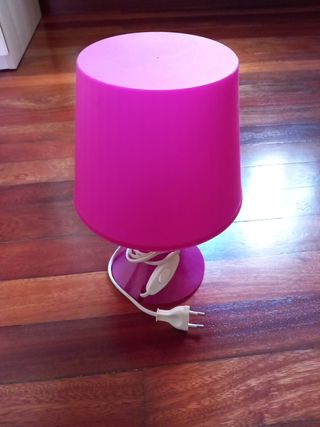 Lámpara de mesa rosa