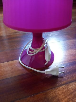 Lámpara de mesa rosa