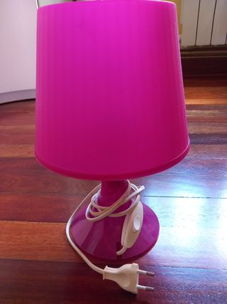 Lámpara de mesa rosa