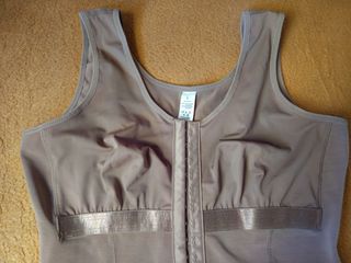 Faja reductora beige con cremallera