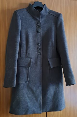 Abrigo elegante mujer gris