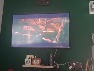 Smart TV Negra y Multicolor