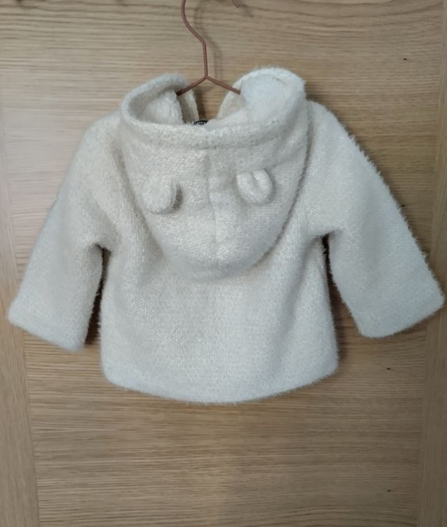 Cazadora con capucha y orejitas