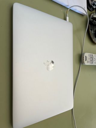 MacBook Pro 13 2016 Plata
8gb RAM
128gb SSD