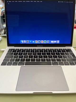 MacBook Pro 13 2016 Plata
8gb RAM
128gb SSD