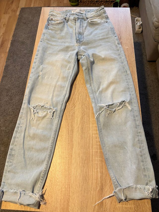 Pantalón vaquero mom slim claro
