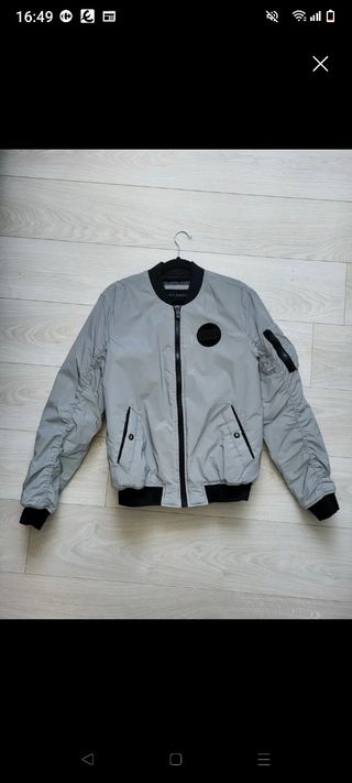Chaqueta bomber Pull and Bear gris talla XS