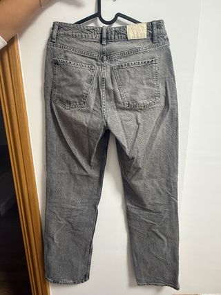 Pantalón vaquero Zara gris