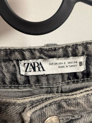 Pantalón vaquero Zara gris