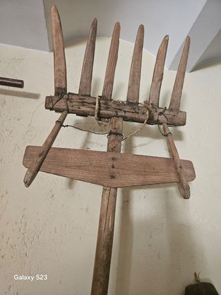 Horca de madera antigua para paja (Benda)