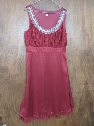 Abito elegante rosso in seta