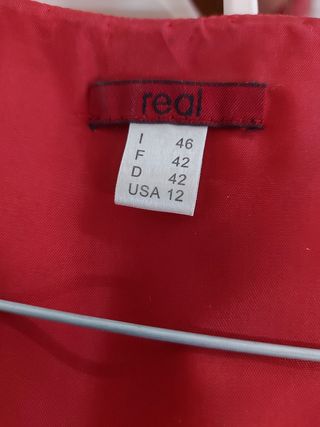 Abito elegante rosso in seta