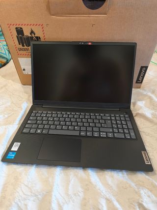 Portátil Lenovo V15 G3 IAP i5-1235U 8GB RAM