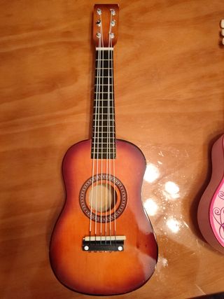 Guitarra infantil de madera