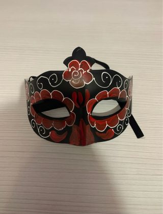 Máscara veneciana negra y roja