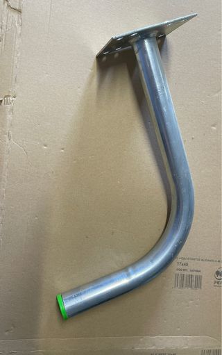 Soporte pared metálico curvo