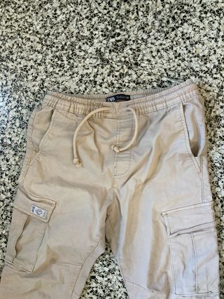 Pantalones cargo Zara beige
