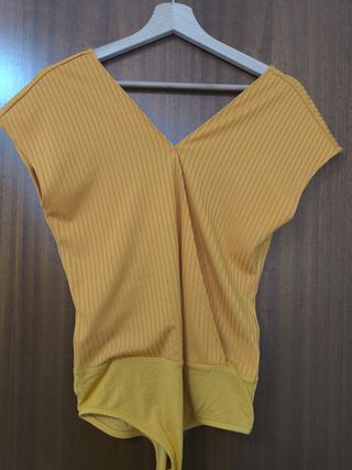 Body amarillo de canalé talla única