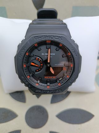 G-Shock GA2100 negro y naranja