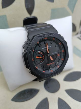 G-Shock GA2100 negro y naranja