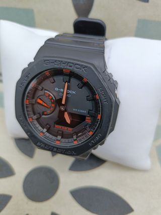 G-Shock GA2100 negro y naranja